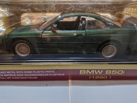 Road Legends BMW 850i (1990) Collection 1:18 Metal